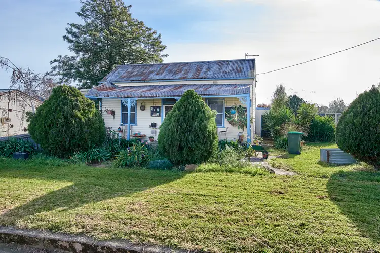 25 Regent Street, Junee NSW 2663