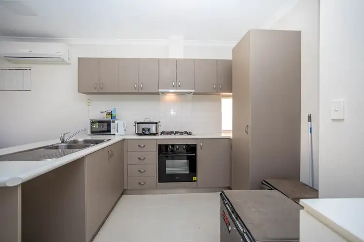 1/15 Third Avenue, Kelmscott WA 6111