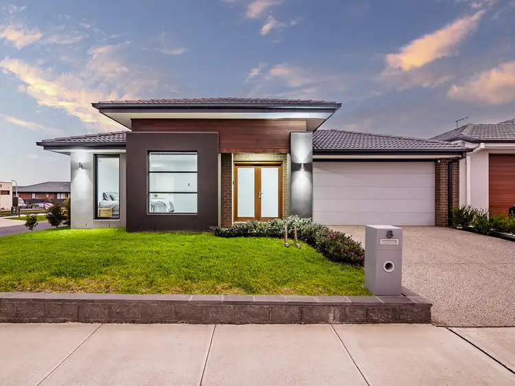 8 Maximus Way, Clyde VIC 3978
