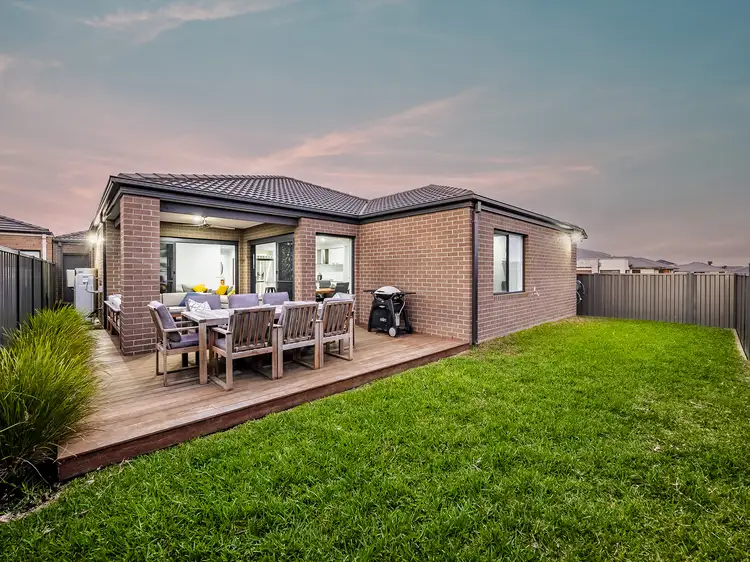 Fifth view of Homely house listing, 8 Maximus Way, Clyde VIC 3978