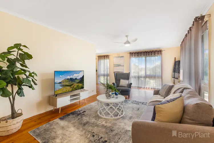 25 Isaacs Close, Sunbury VIC 3429
