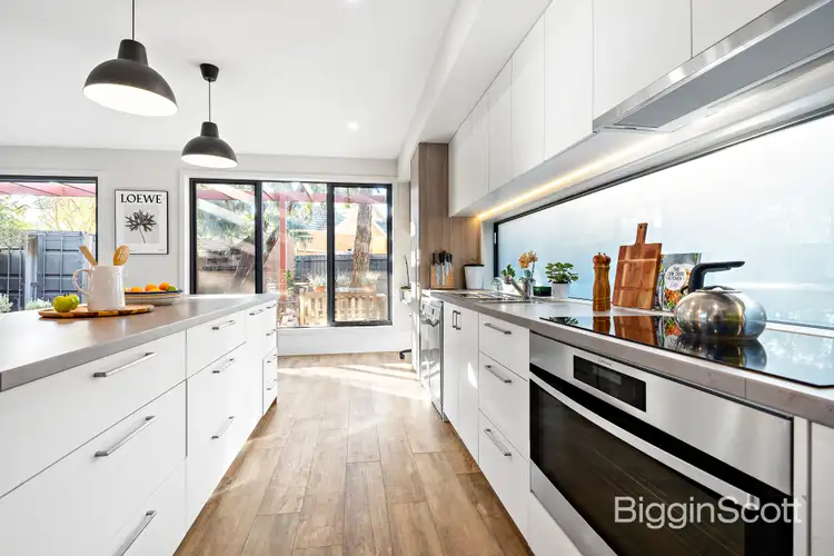 Sixth view of Homely townhouse listing, 2/39 Bennett Avenue, Mount Waverley VIC 3149