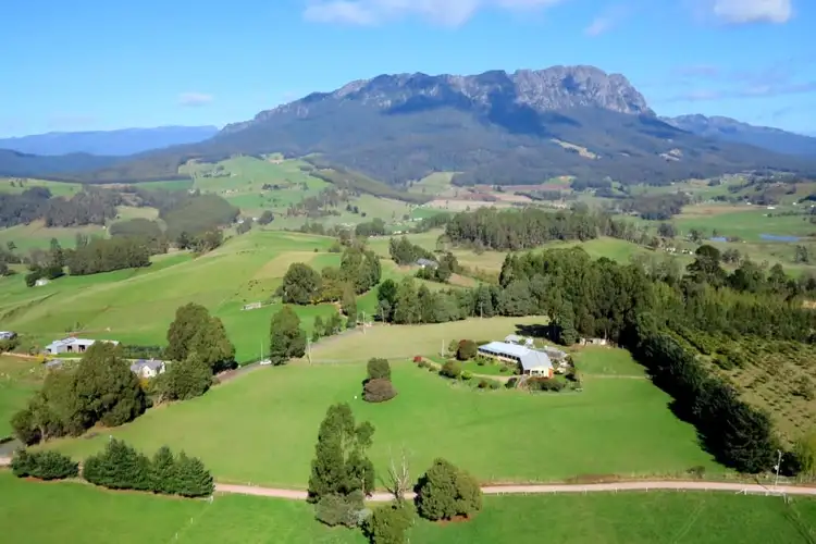 102 Brays Road, Sheffield TAS 7306