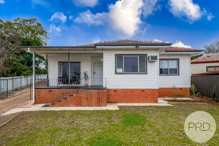 1 Waranga Avenue, Mount Austin NSW 2650