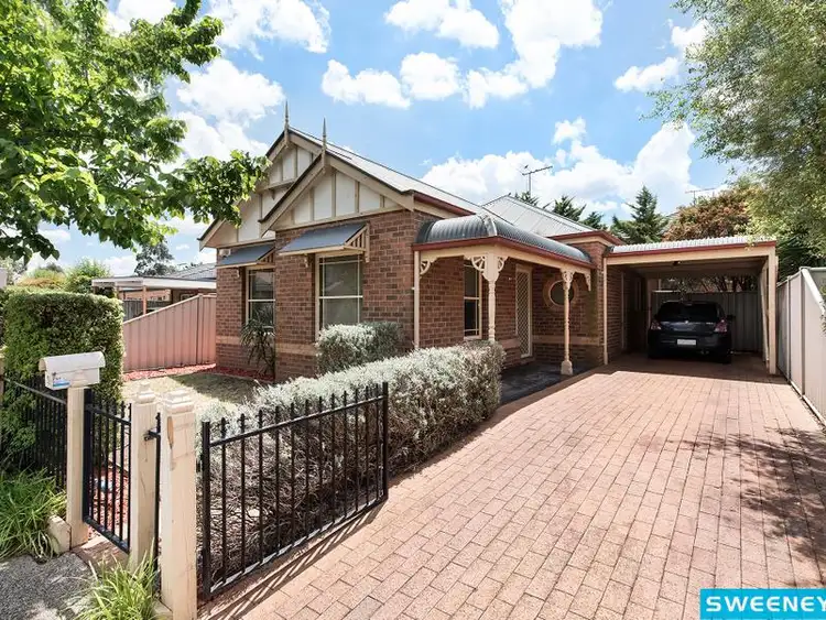 15 Salina Walk, Caroline Springs VIC 3023