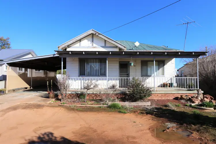 18 Ashelford Street, Temora NSW 2666