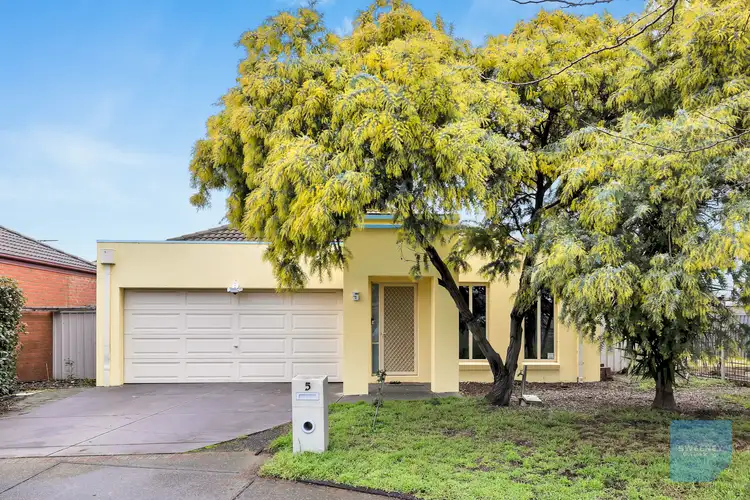 5 St Johns Walk, Caroline Springs VIC 3023