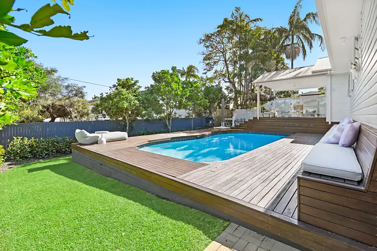 71 Deakin Avenue, Southport QLD 4215