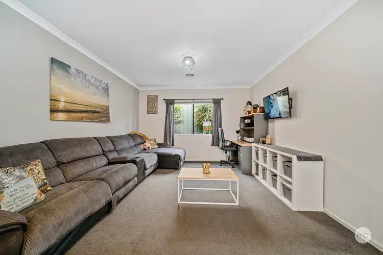 Third view of Homely house listing, 8 Jasmine Rise, Kangaroo Flat VIC 3555
