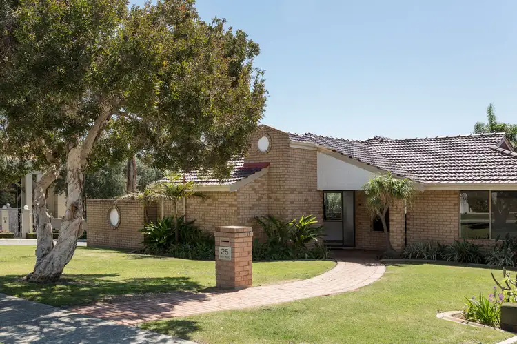 25 Riley Road, Kardinya WA 6163