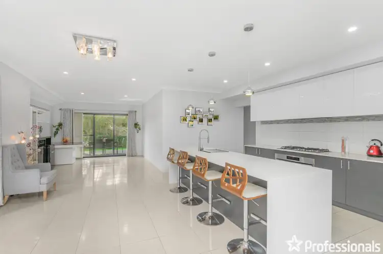 41 Bellas Circuit, Piara Waters WA 6112