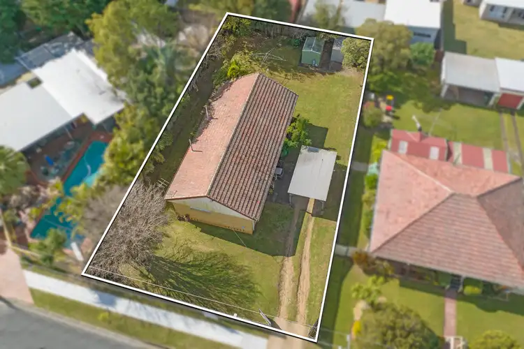 8 Natasha Street, Wynnum West QLD 4178
