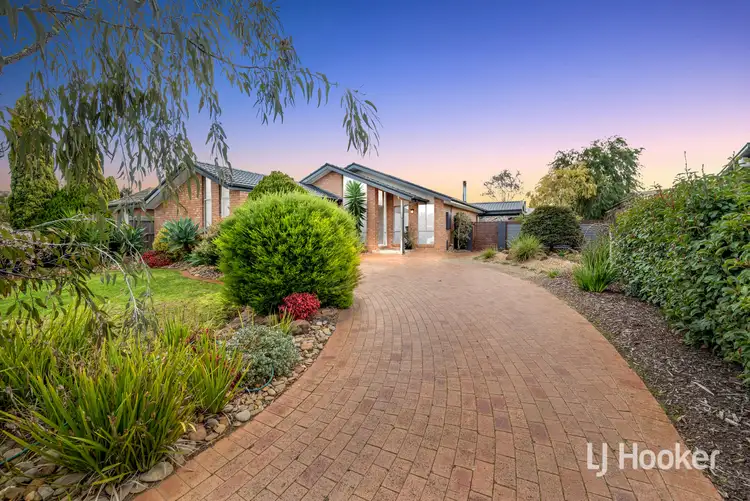 9 hannah close, Melton West VIC 3337