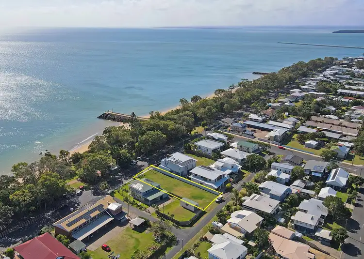 512 Esplanade, Urangan QLD 4655