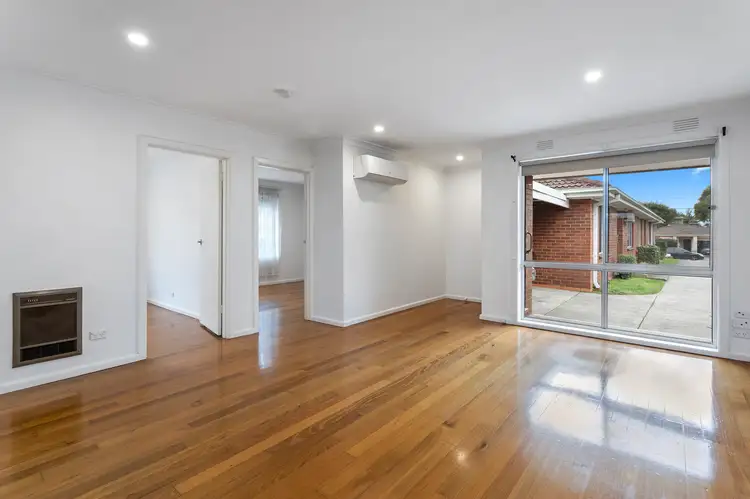 Main view of Homely unit listing, 4/11-15 Axelton Street, Cheltenham VIC 3192
