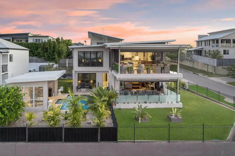 19 Cashell Crescent, Bushland Beach QLD 4818