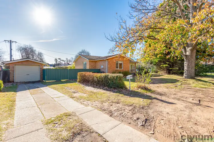 33 Irvine Street, Watson ACT 2602