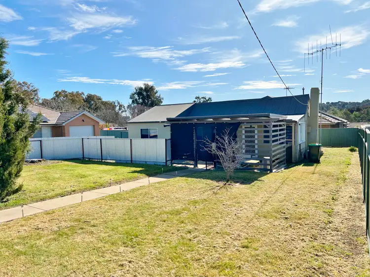 11 Miro Street, Young NSW 2594