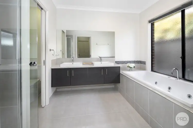 Fifth view of Homely house listing, 2 Montadale Court, Alfredton VIC 3350