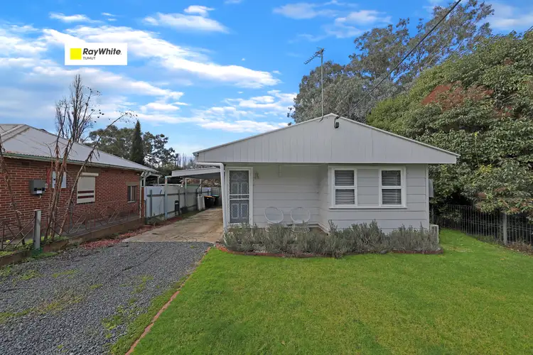 120 Capper Street, Tumut NSW 2720
