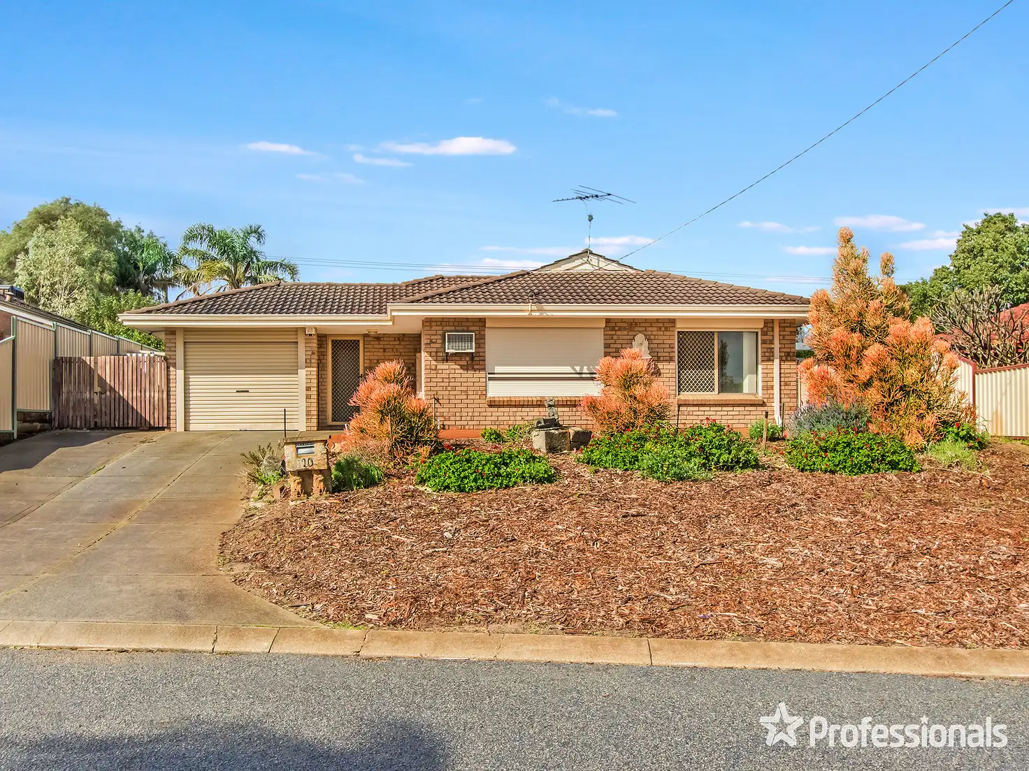 Main view of Homely house listing, 10 Cromer Gardens, Parmelia WA 6167
