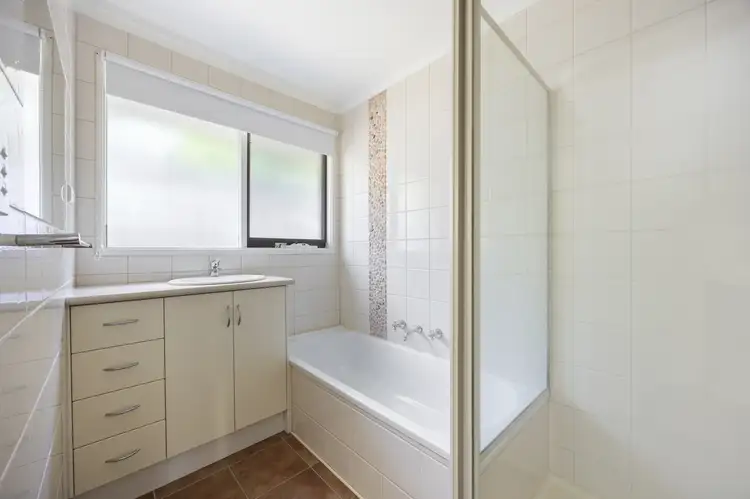 Fifth view of Homely house listing, 10 Lantana Drive, Narre Warren VIC 3805