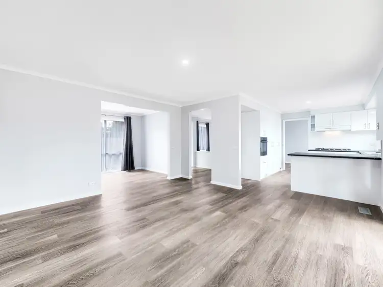 2 Walnut Court, Cranbourne North VIC 3977