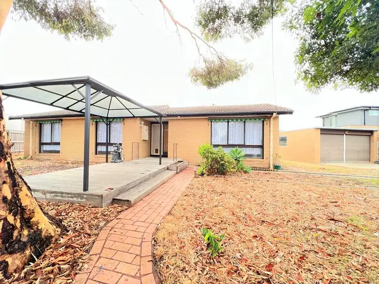 4 Lisbon Court, Kings Park VIC 3021
