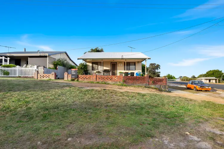 16 Clifton Street, Collie WA 6225