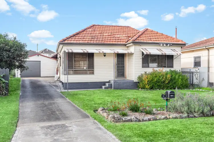 4 Rose Avenue, Glendale NSW 2285