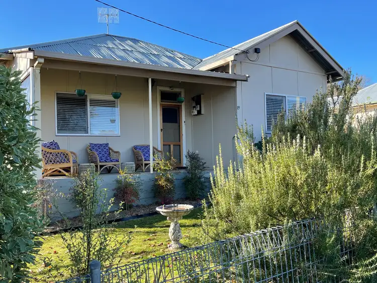 19 Regent Street, Tumbarumba NSW 2653