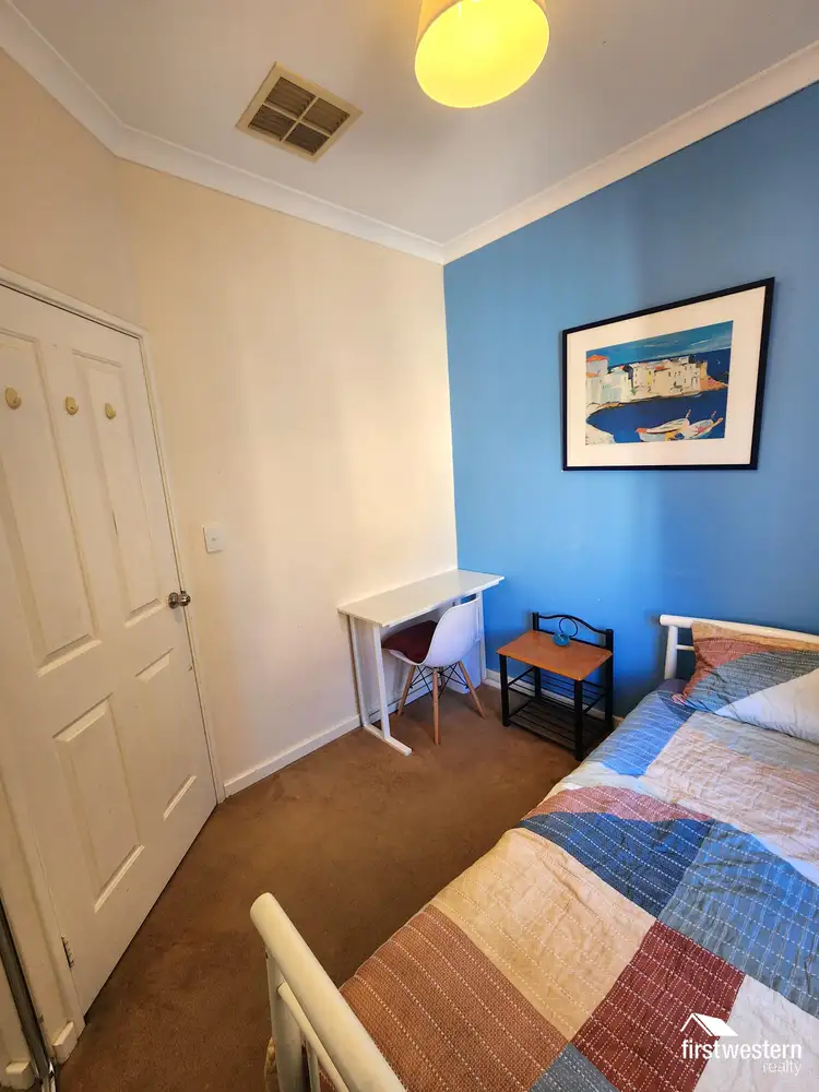 1 Wesley Rise, Room 1