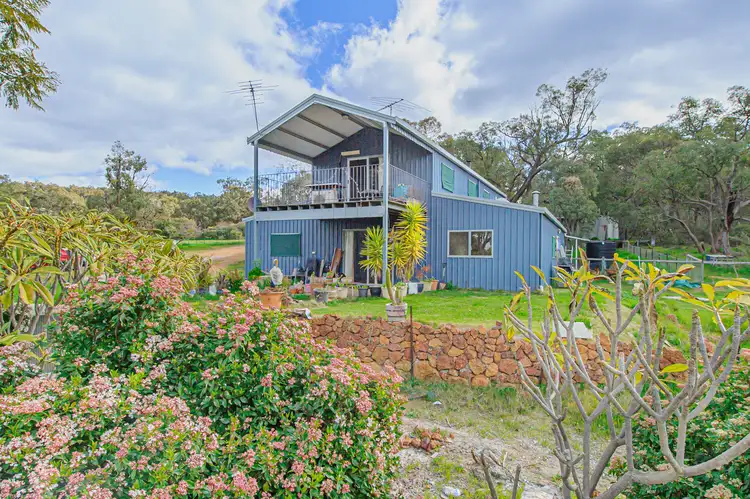 132 Almond Avenue, Bakers Hill WA 6562