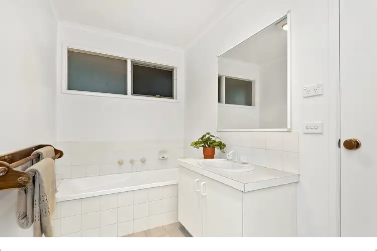 Sixth view of Homely house listing, 5 Tallara Square, Berwick VIC 3806