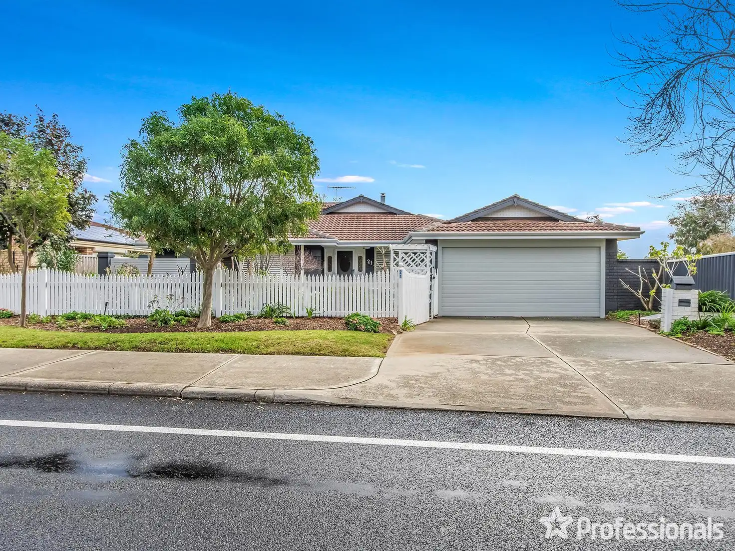 Main view of Homely house listing, 21 Elanora Drive, Cooloongup WA 6168