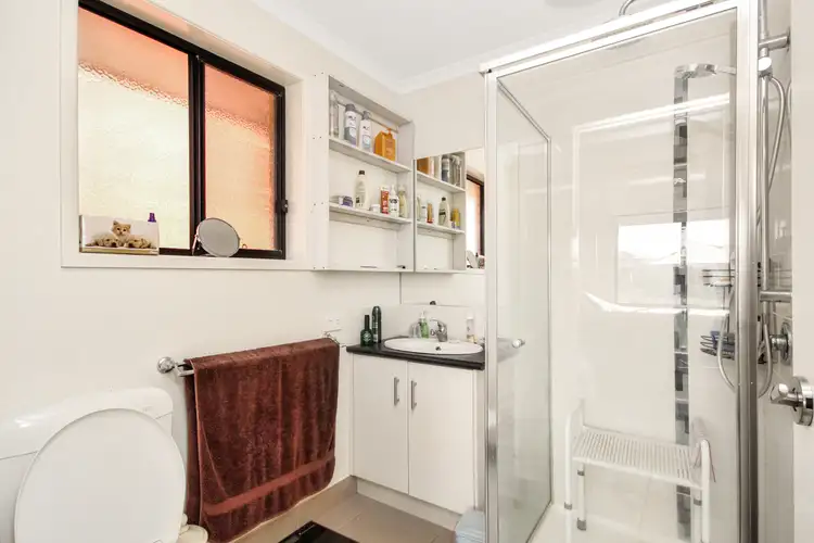 Seventh view of Homely house listing, 4 Weight Close, Horsham VIC 3400