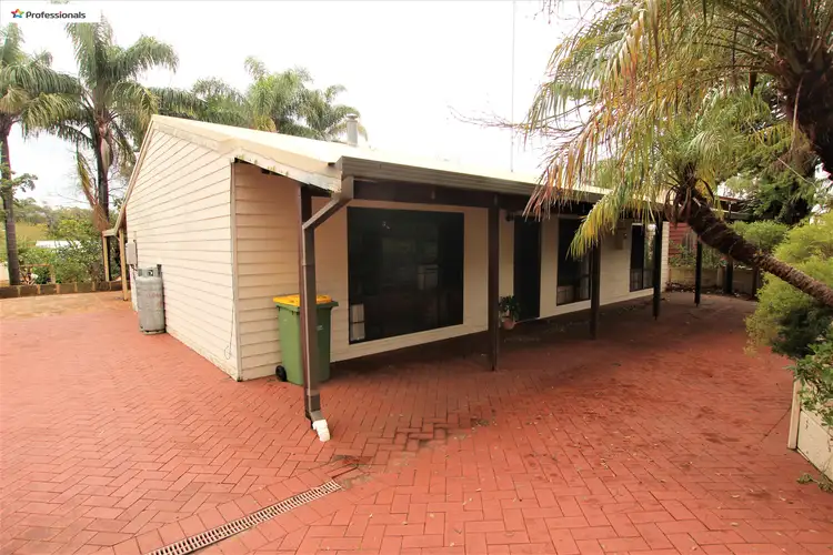 10 Waterway Rd, Preston Beach WA 6215