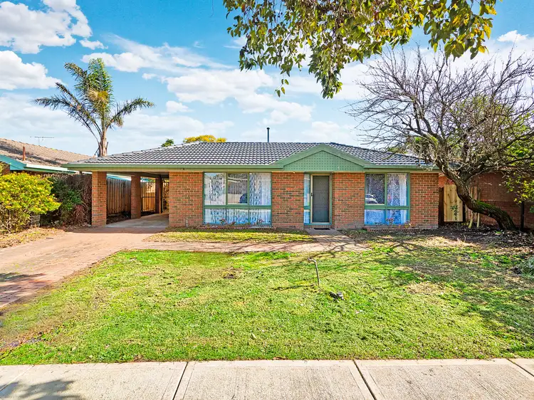 7 Lansell Drive, Cranbourne North VIC 3977