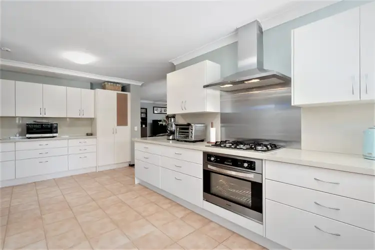 8 Shasta Grove, Lesmurdie WA 6076
