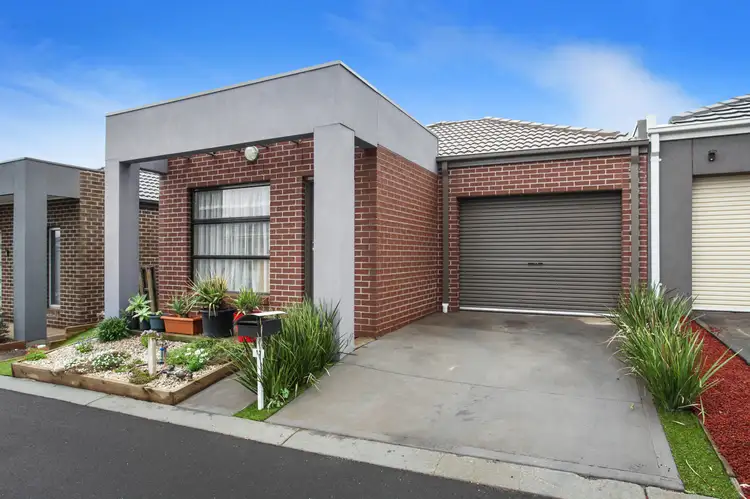 13/40 McCubbin Way, Caroline Springs VIC 3023