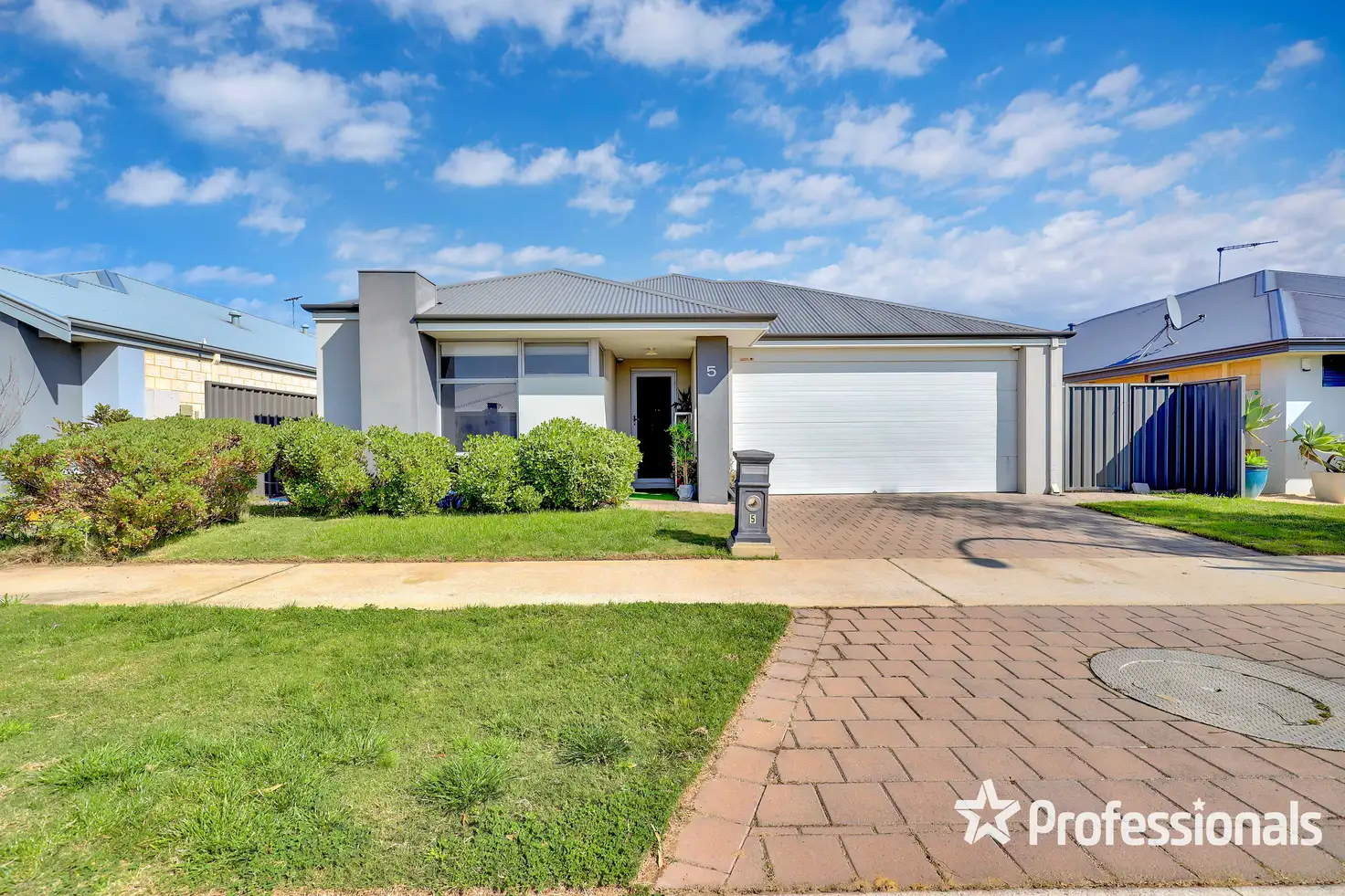 Main view of Homely house listing, 5 Charnwood Grove, Hilbert WA 6112