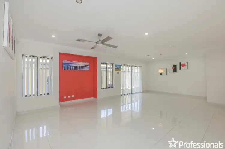 Fifth view of Homely house listing, 33 Kalanchoe Approach, Seville Grove WA 6112