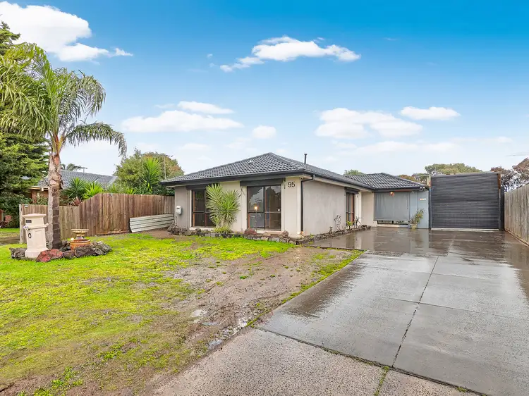 95 Gipps Crescent, Cranbourne North VIC 3977