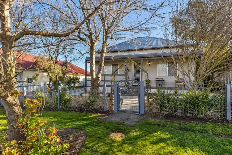 14 Crown Street, Junee NSW 2663