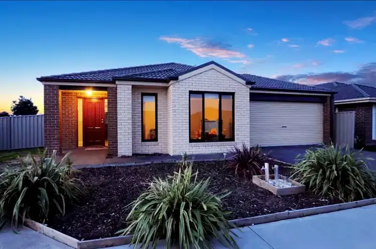 50 Bradford Drive, Cranbourne East VIC 3977