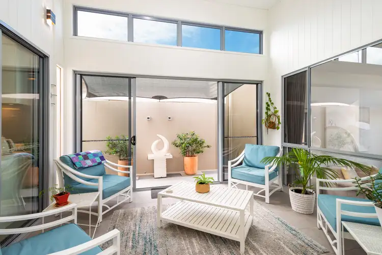 6/11 Grant Avenue, Hope Island QLD 4212