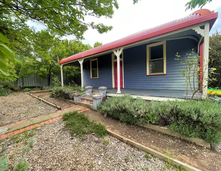 7 Yass Street, Young NSW 2594