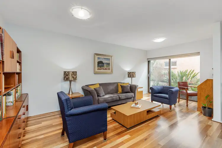 4/9 South Terrace, Como WA 6152