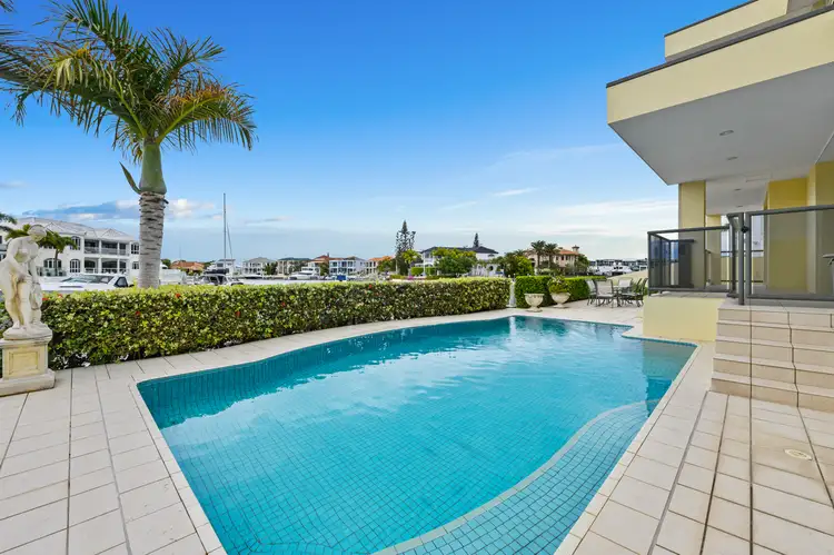 12A Brittanic Crescent, Sovereign Islands QLD 4216