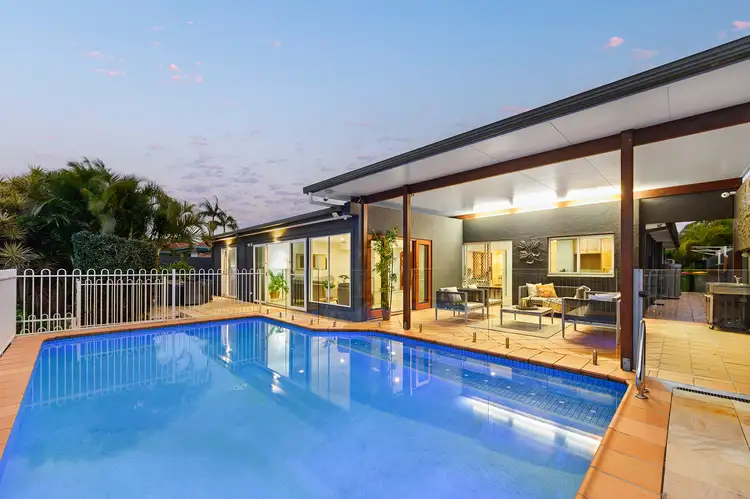 8 Ensenada Court, Broadbeach Waters QLD 4218